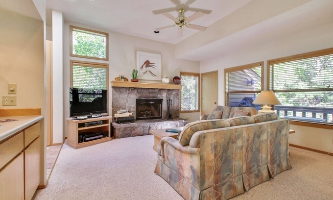 Sunriver Condo | The Ridge at Sunriver - Condo #20 - Access provided to onsite seasonal swimming pool & tennis facilities, year-round hot tub plus 4 bikes