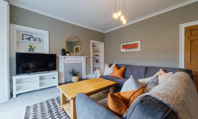 Tillicoultry Apartment | The Riverside Apartment (free parking)