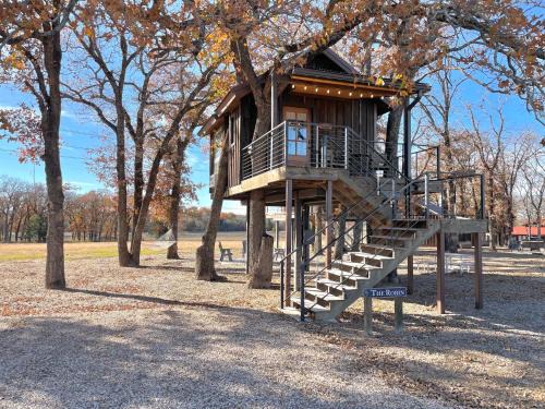 Elm Mott Other | The Robin Treehouse 15 MIN to Magnolia Baylor
