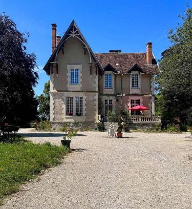 Arcomps House | The Rooms of Vilmorais - Red