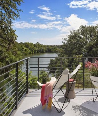 Round Rock Original Plat Hotel | The Ruby Hotel