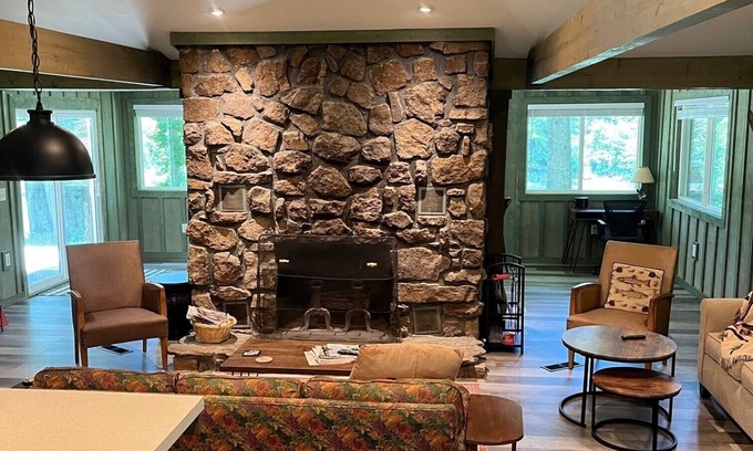 Wilburn Cabin | The Rustic Retreat Cabin on the Little Red River w/Fishing Dock