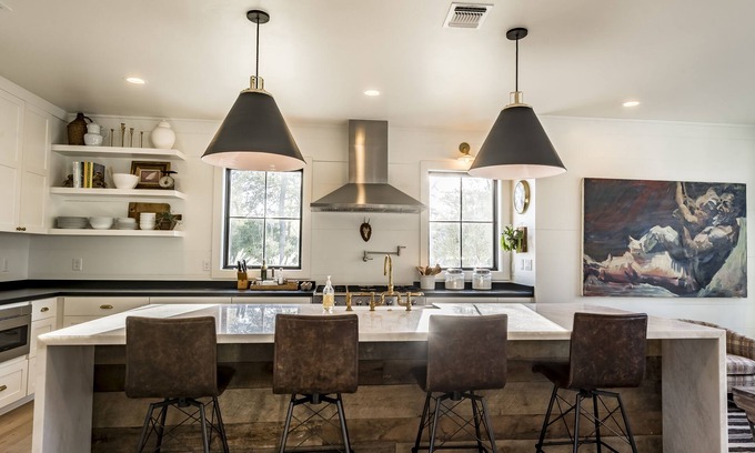 Columbus House | The Sage Farmhouse- A modern farmhouse on 27 acres just 25 mins from Round Top