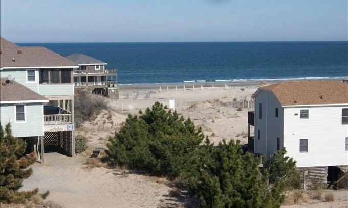 Corolla House | The SandMix Luxurious Home with Great Ocean & Sound Views. . 4x4 Section