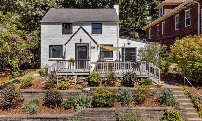 Pittsburgh House | The Sausalito of Upper Aspinwall