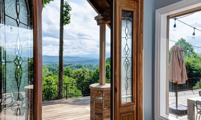 Hendersonville House | The Scenic View: Fully Equipped Home, Mountain Views, Workspaces, and Gym
