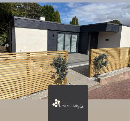 Dundee Villa | THE SCHOOL HOUSE, DUNDEE- 3 bed bungalow TV's in all rooms, 2 double rooms and one queen size where the bed can be split into 2 twin beds, 2 bathrooms, fully equipped kitchen, FREE off street parking, WiFi, long stay rates available with HONEYCOMB HOSTS