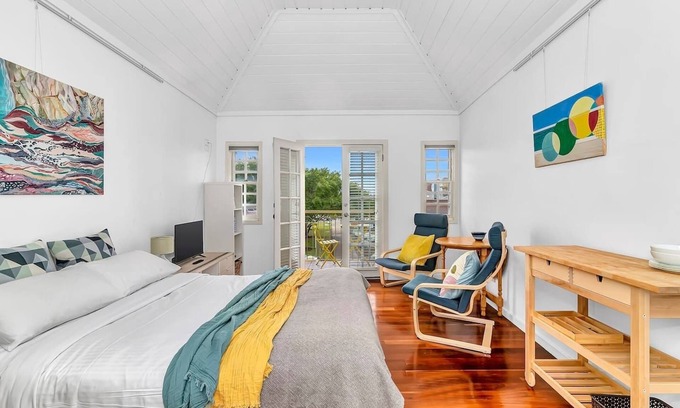 Semaphore Apartment | The Seaside Loft A Breezy Beachside Lifestyle