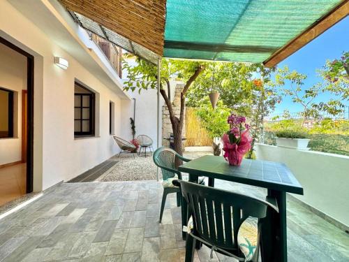 Bari Sardo Apartment | The Secret Garden