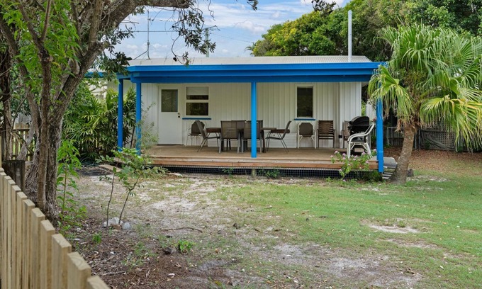 Rainbow Beach House | The Shack - Rainbow Beach. The Ultimate Beach Shack. Pets Welcome. Fenced yard.