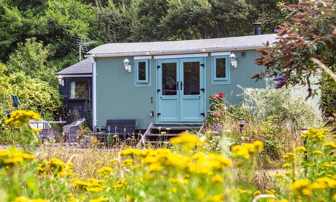 Aberdovey Cottage | THE SHEPHERD'S HUT, romantic, country holiday cottage in Aberdovey