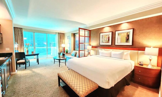 Las Vegas Apartment | The Signature at MGM Condo! Stunning Strip Views & No Resort Fees!