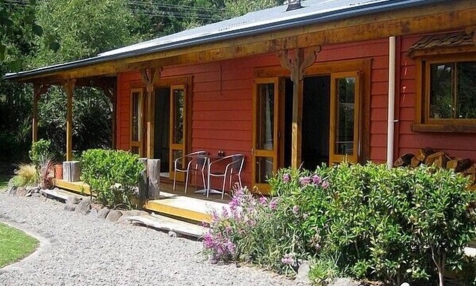 Rangataua Cottage | The Ski House on Miharo - Rangataua Holiday Home