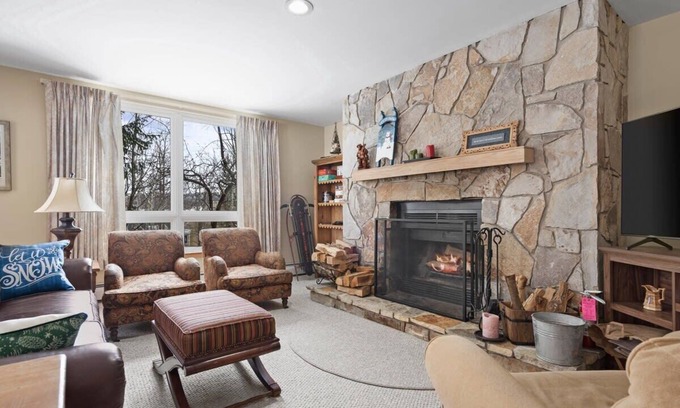 West Dover Condo | The Slope Side Lodge, Ski off w/Fireplace!