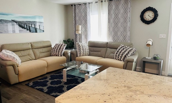 Stonebridge House | The Sophie's @ Sask (3BR/2.5BA)