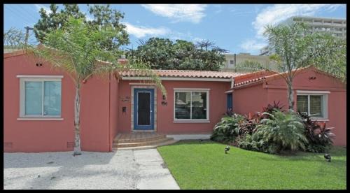 West Avenue House | The South Beach Party House - Large Groups - Walk to Everything!