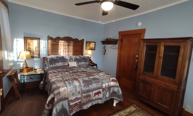 Hardy House | The Spring River Stonehouse Inn, Lydia's Room