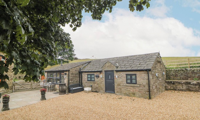 Little Hayfield Cottage | THE STABLES AT BADGERS CLOUGH FARM, with open fire in Disley
