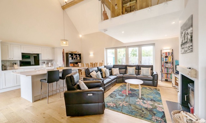 Fernhurst House | The Stables - Fernhurst - a country house that sleeps 6 guests in 3 bedrooms