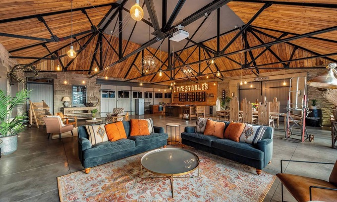 Glenisla Villa | The Stables - Stylish conversion in Dundee West En