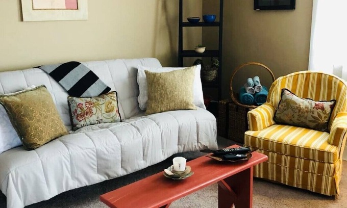 Winchester Apartment | The Stock Exchange downtown 3rd floor studio apt