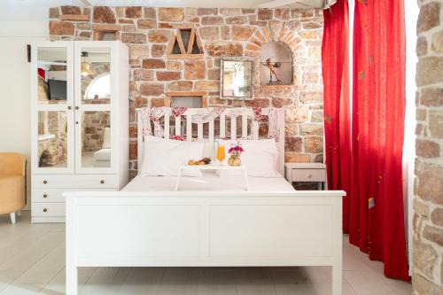 Koroni Apartment | The Stone Nest