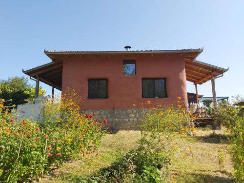 Pyli House | The Strawhouse under the mountain