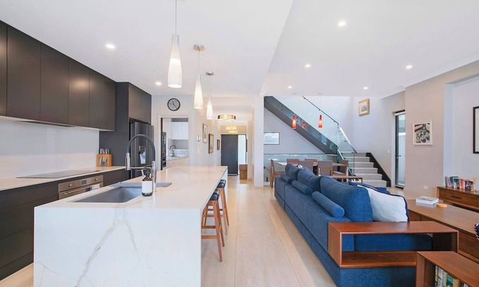 Bulimba Apartment | The Stuart Tri Level Luxury with Poolside Dining