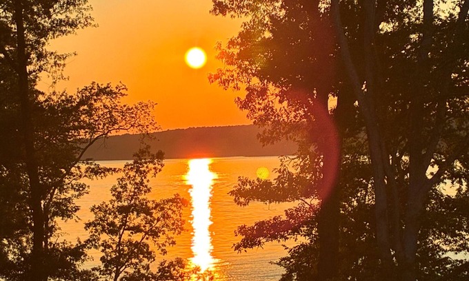 Cherokee House | The Suite RetreatnLife is better at the lake!