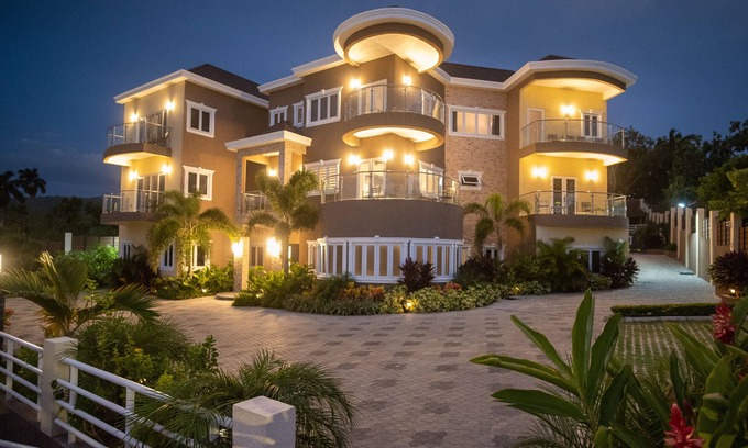 IronShore Estates Villa | The Sun Seeker Villa Ja 9 Bedrooms . Fully staffed with private chef & butler