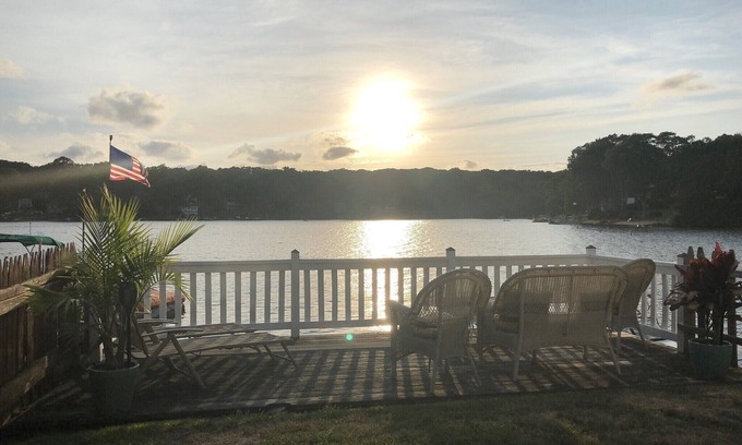 Coventry Lake House | The Sunny Cove Cottage on Coventry Lake