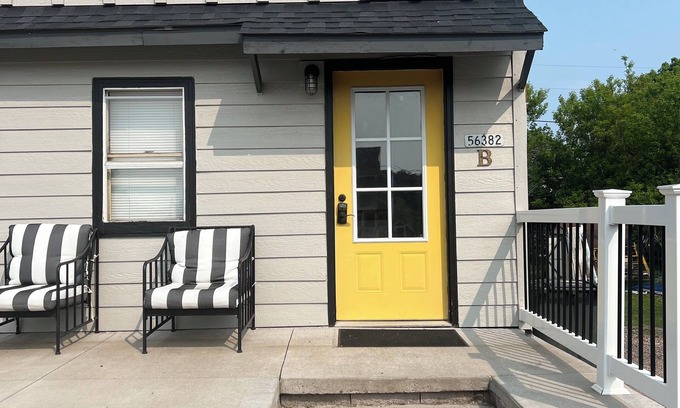 Laurium House | The Sunny Side! Convenient and Sleeps 6!