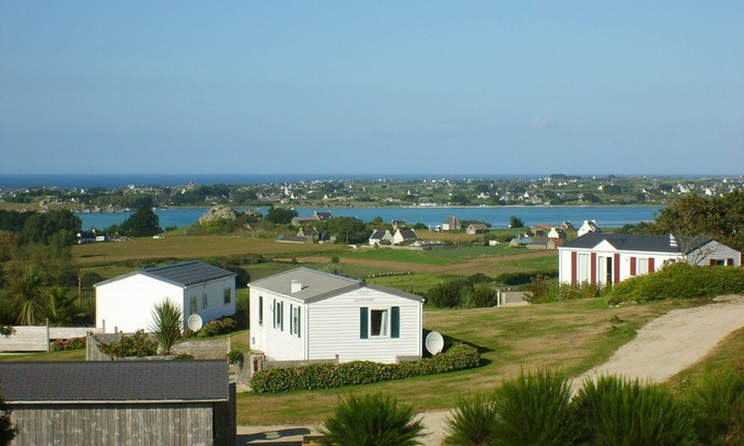 Plounevez-Lochrist House | The terraces of the bay 'between land and sea'