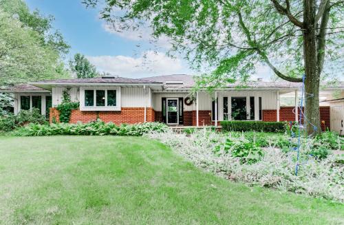 Whittaker House | The Textile House 5 Miles To Umich!