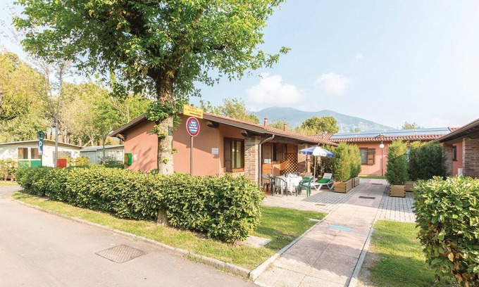 Iseo Apartment | The town of Iseo is located directly on the shores of the homonymous Lake Iseo, 30 km east of the hi