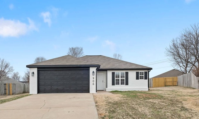 Bentonville House | The Trailhead-1/2 mi to Applegate Trail