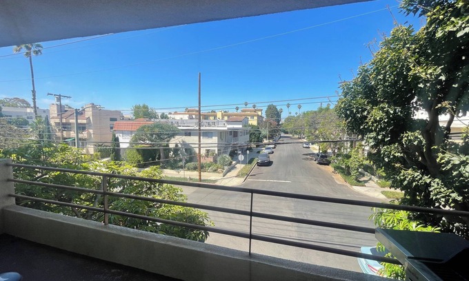 Sawtelle Condo | The Tree House - 2 Bed 2 Bath Light and Breezy with a Balcony West Los Angeles