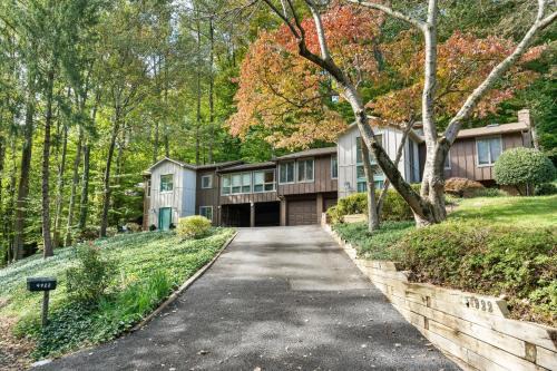 Lincolnia Apartment | The Tree House in Alexandria VA, Washington DC