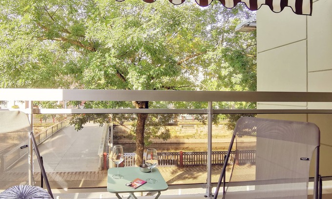 Belfort Apartment | The tree-lined quays