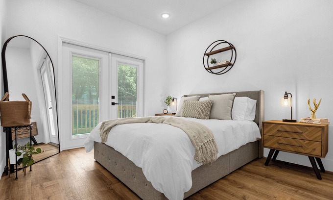 Lake Cherokee Apartment | The Treehouse Lake Davis - Stylish Home Downtown Orlando Tranquil w/Balcony