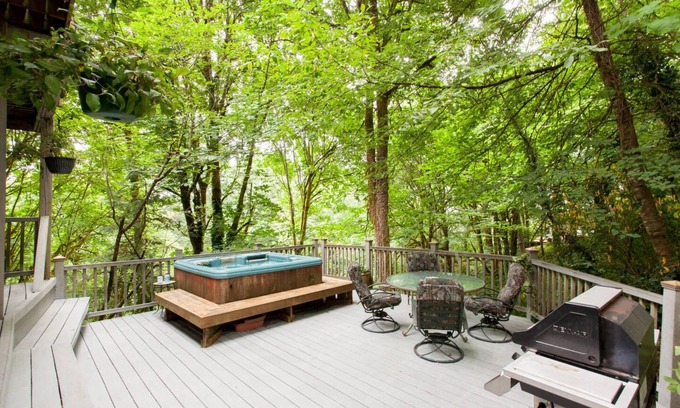 Hidden Springs House | The TreeHouse Whole Kit & Caboodle Edition