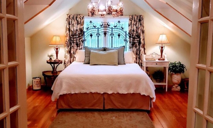 Maple Ridge North House | The Treetops at Magnolia House