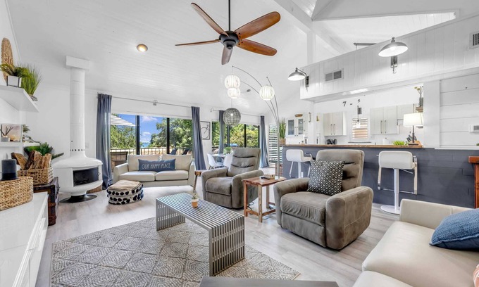 Horseshoe Bay House | The Trendy Sanctuary | Long Term Stays