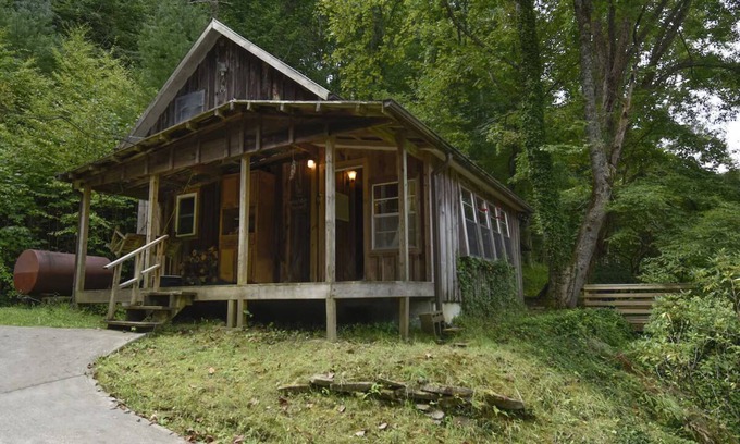 Topton Cabin | The Tulip Poplar Cabin - Perfect for Two People