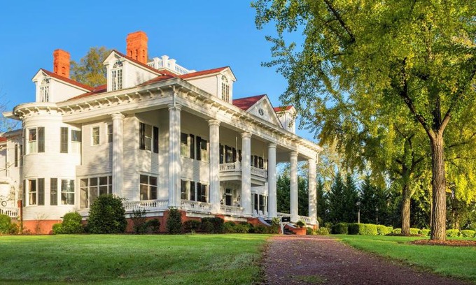 Covington Hotel | The Twelve Oaks Bed & Breakfast