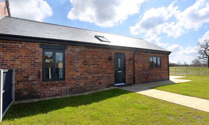 Loppington Cottage | THE TYRE BARN, pet friendly, with a garden in Wem