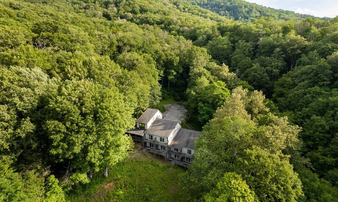 Banner Elk House | The Ultimate Mountain Retreat: Six Townhomes!