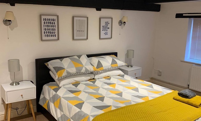 Salisbury Apartment | The Upper Coach House