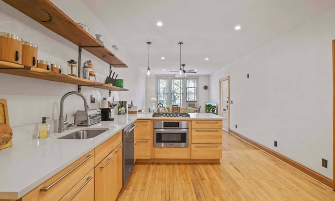Italian Village Apartment | The Urban Oasis - 3 BR - Great Location