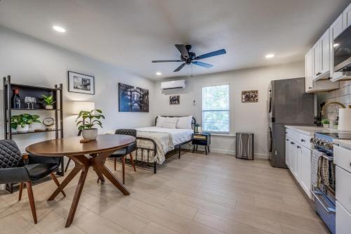 Denton Apartment | The Vanderbilt Mansion Apt 12 Near Downtown & TWU